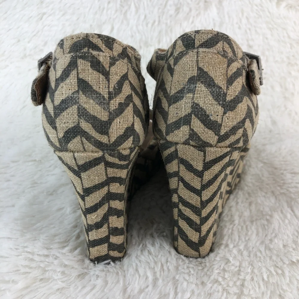 TOMS Chevron Espadrille Type Wedges. EUC.